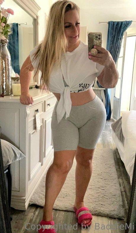 Foto desnuda filtrada de OnlyFans de Baddiemi