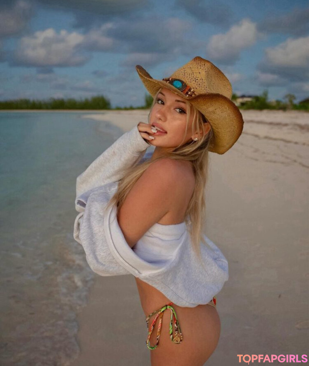 Foto desnuda filtrada de OnlyFans de Br3ck13 H1ll #45 Foto desnuda filtrada de OnlyFans de Br3ck13 H1ll #45