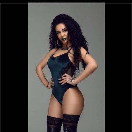 Foto desnuda filtrada de OnlyFans de Melek Oezcagan