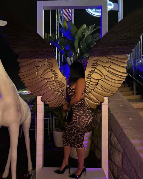 Foto desnuda filtrada de OnlyFans de Nadine Djelassi