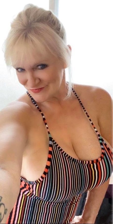 Sandie Lee