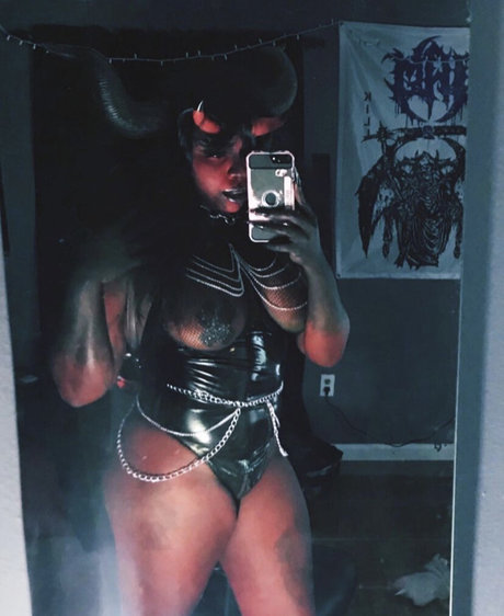 Foto desnuda filtrada de OnlyFans de Gem Sapphir