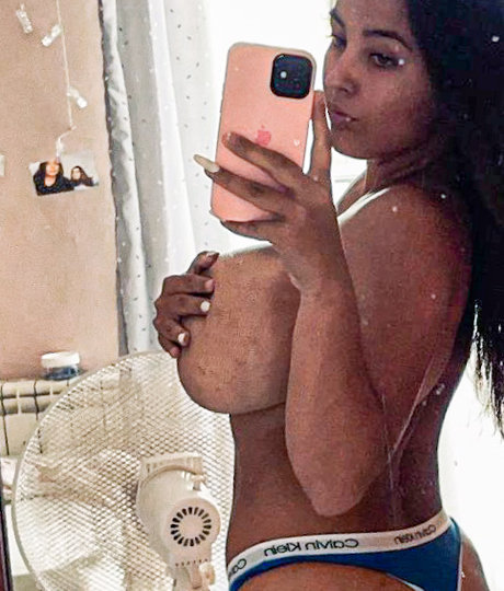 Foto desnuda filtrada de OnlyFans de Anneris18