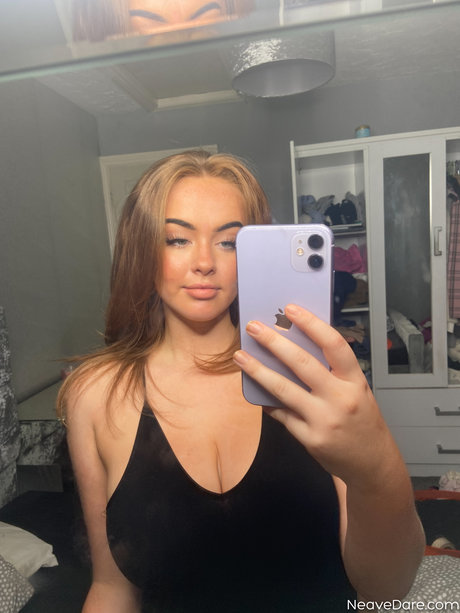 Foto desnuda filtrada de OnlyFans de Neave Dare