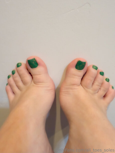 Foto desnuda filtrada de OnlyFans de Ali Toes Soles