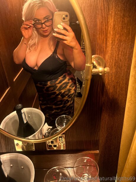 Foto desnuda filtrada de OnlyFans de Naturalbigtits69