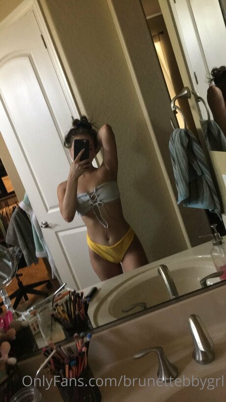 Brunettebbygrl