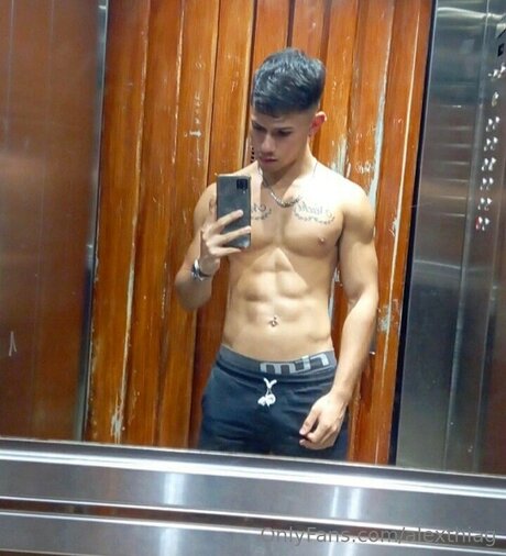 Foto desnuda filtrada de OnlyFans de Alexthiag