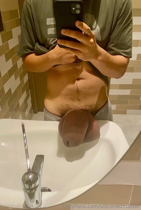 Foto desnuda filtrada de OnlyFans de Siliconedmaster