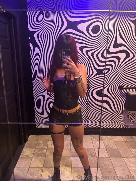 Foto desnuda filtrada de OnlyFans de Emo S1ut