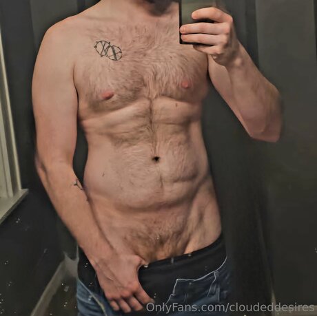 Foto desnuda filtrada de OnlyFans de Cloudeddesires