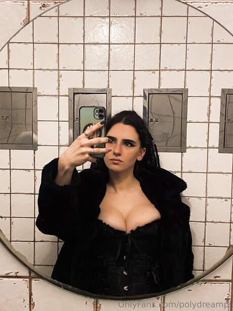 Foto desnuda filtrada de OnlyFans de Polydreampl