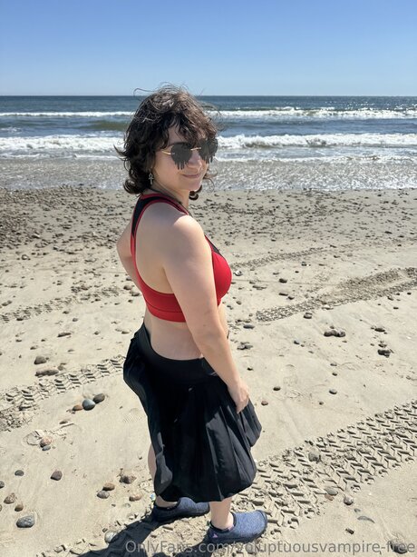 Foto desnuda filtrada de OnlyFans de Voluptuousvampire Free