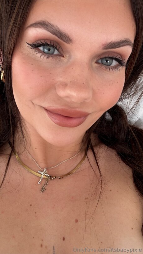 Foto desnuda filtrada de OnlyFans de Itspixiebaby