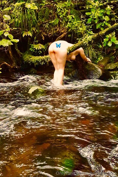 Uhotwifepriya