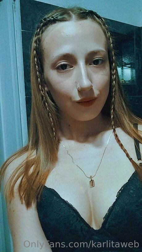 Foto desnuda filtrada de OnlyFans de Karlitaweb