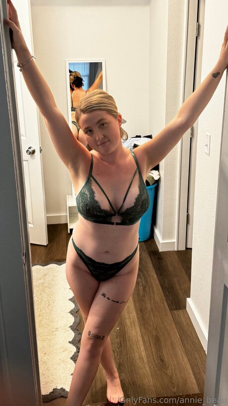 Foto desnuda filtrada de OnlyFans de Annie Beau