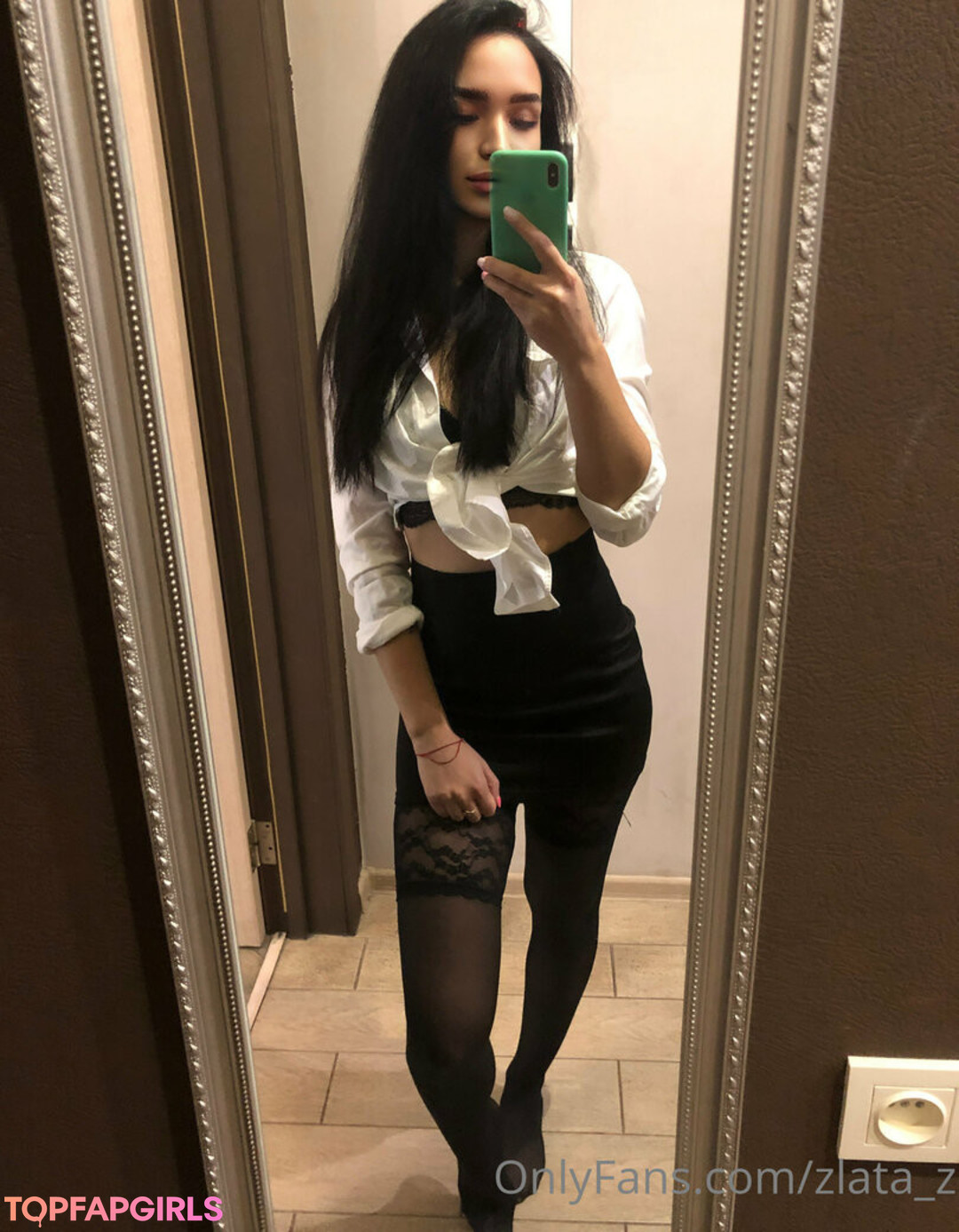 Foto desnuda filtrada de OnlyFans de Goldenzlata #20 Foto desnuda filtrada de OnlyFans de Goldenzlata #20