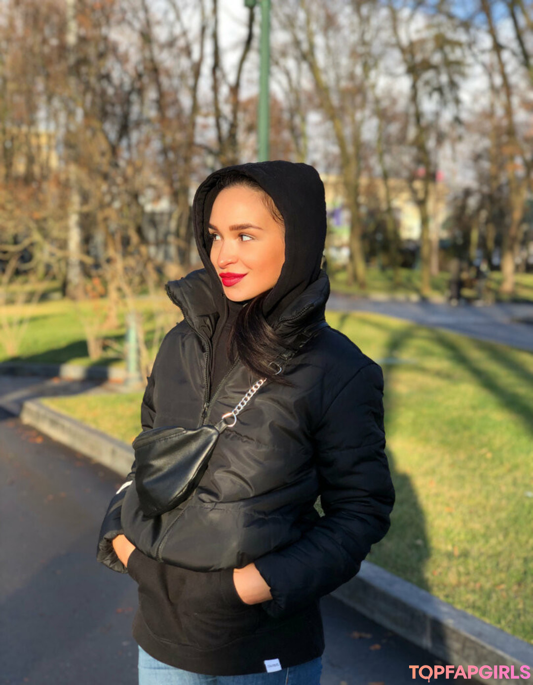 Foto desnuda filtrada de OnlyFans de Goldenzlata #5 Foto desnuda filtrada de OnlyFans de Goldenzlata #5