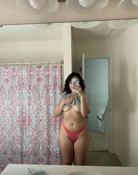 Foto desnuda filtrada de OnlyFans de Rossaaayyyy