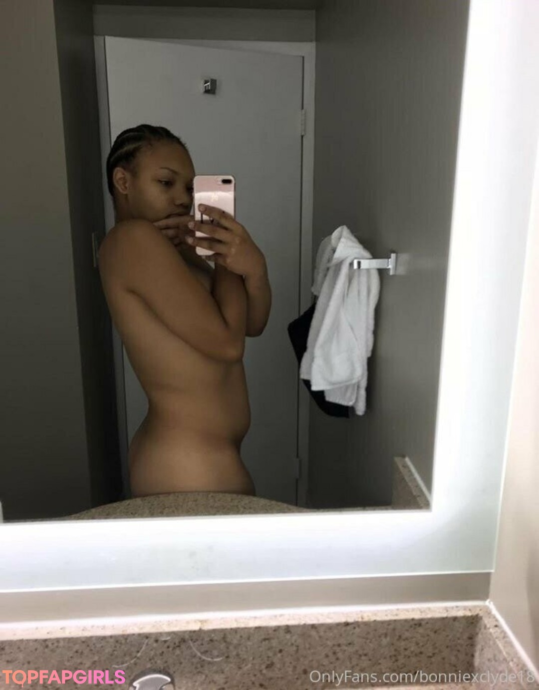 Foto desnuda filtrada de OnlyFans de Bonniexclyde18 #29 Foto desnuda filtrada de OnlyFans de Bonniexclyde18 #29