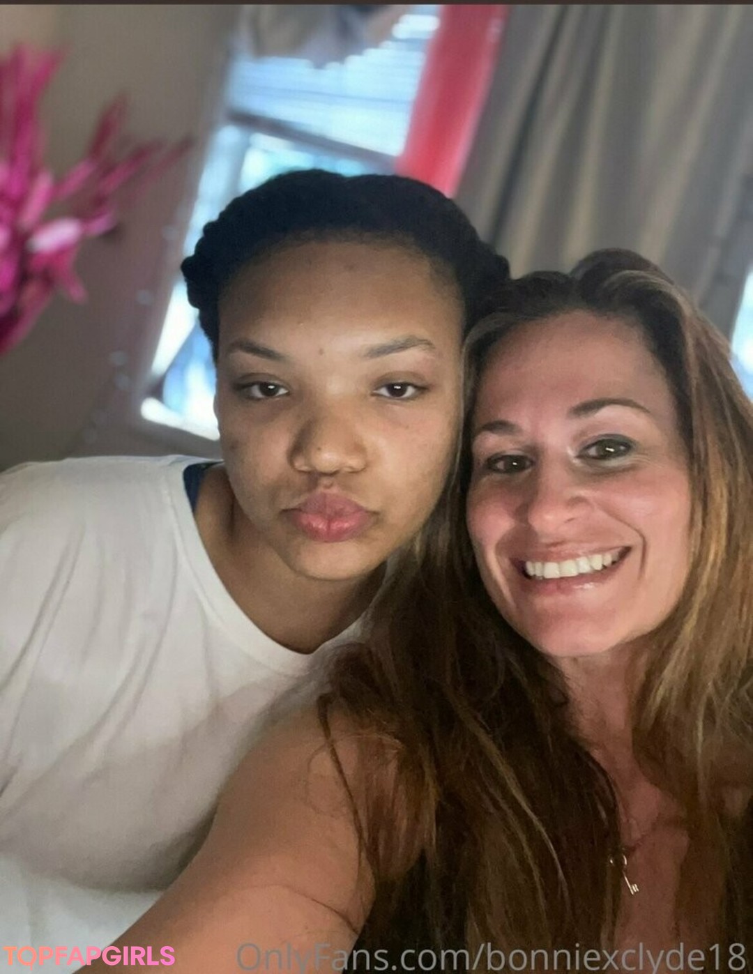Foto desnuda filtrada de OnlyFans de Bonniexclyde18 #48 Foto desnuda filtrada de OnlyFans de Bonniexclyde18 #48