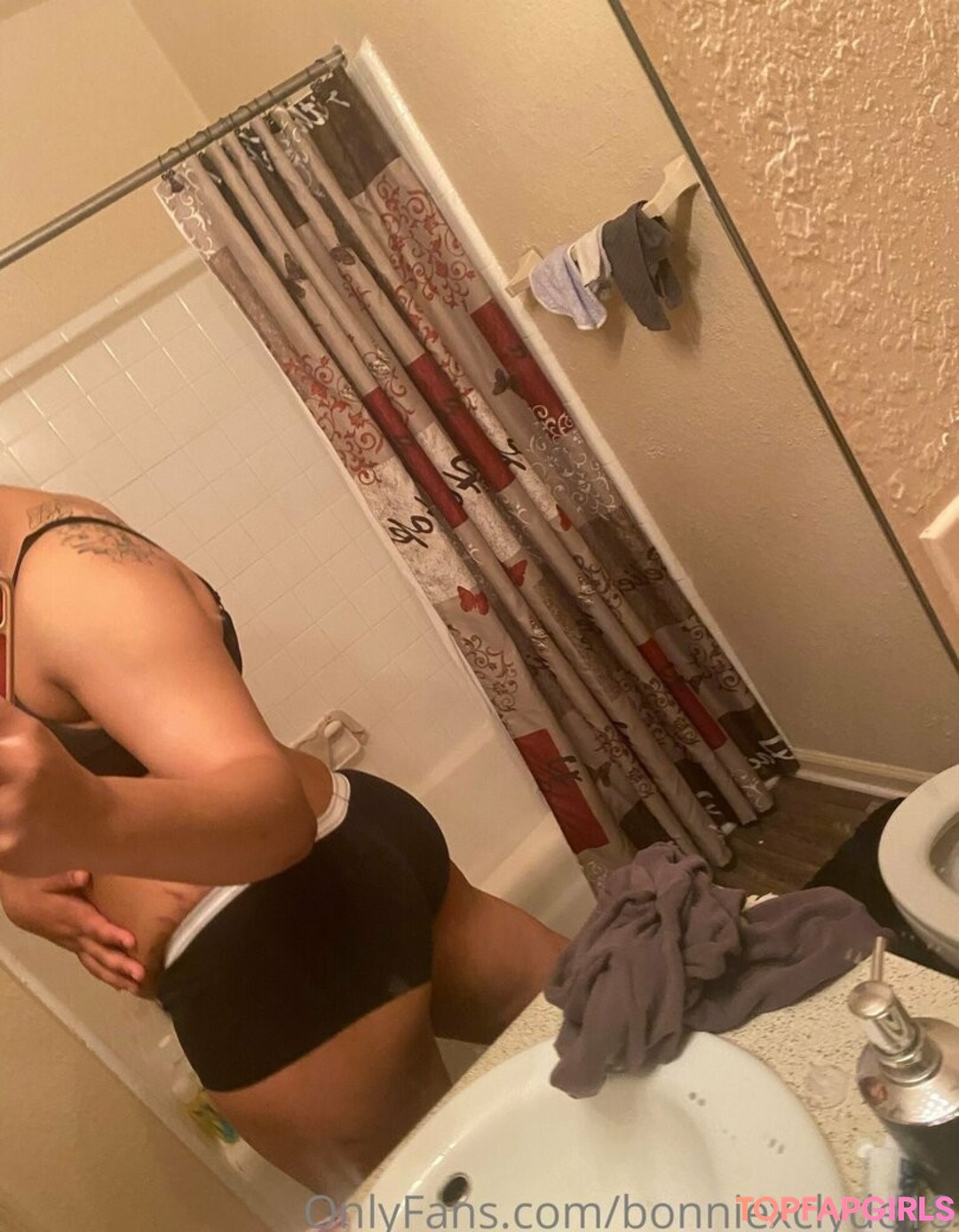 Foto desnuda filtrada de OnlyFans de Bonniexclyde18 #64 Foto desnuda filtrada de OnlyFans de Bonniexclyde18 #64