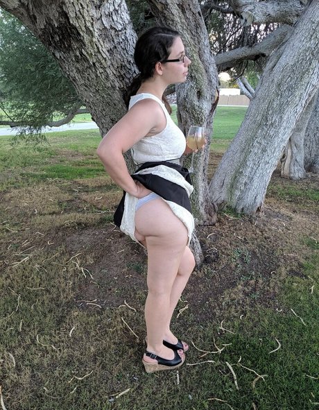 Foto desnuda filtrada de OnlyFans de Momnextdoor