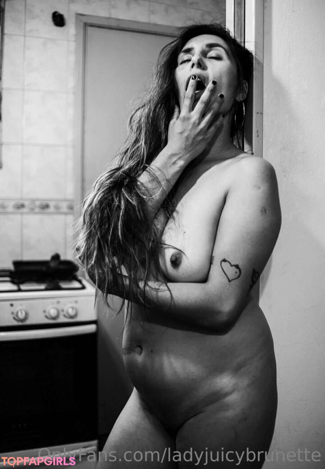 Foto desnuda filtrada de OnlyFans de Ladyjuicybrunette #77 Foto desnuda filtrada de OnlyFans de Ladyjuicybrunette #77