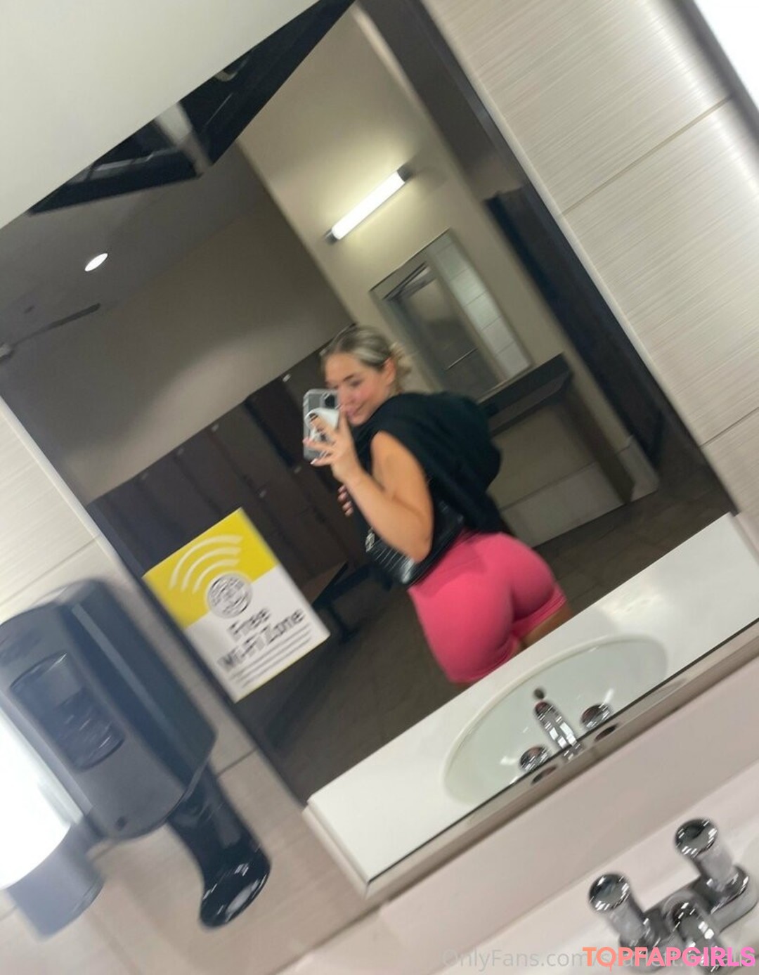 Foto desnuda filtrada de OnlyFans de Alessandranatalia #40 Foto desnuda filtrada de OnlyFans de Alessandranatalia #40