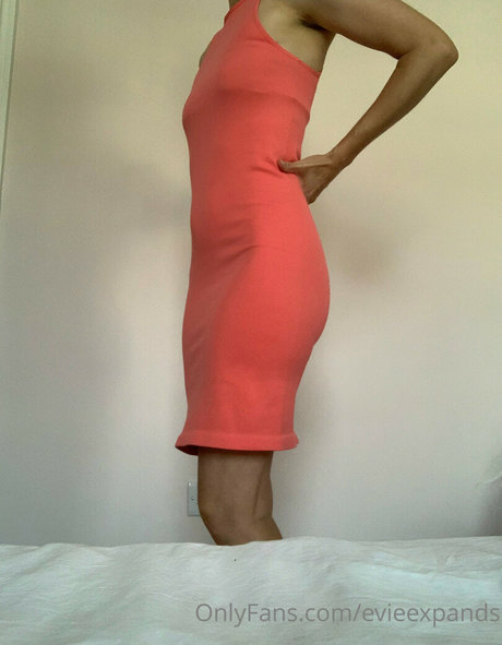 Foto desnuda filtrada de OnlyFans de Evieexpands