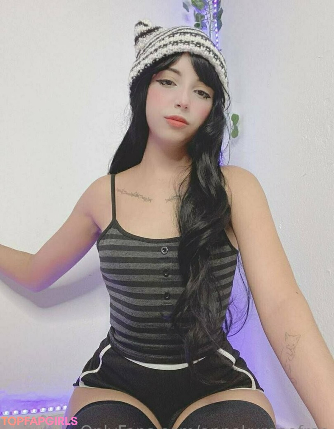 Foto desnuda filtrada de OnlyFans de Annekuronofree #73 Foto desnuda filtrada de OnlyFans de Annekuronofree #73