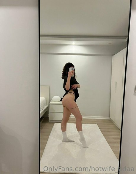 Foto desnuda filtrada de OnlyFans de Hotwifeadaa
