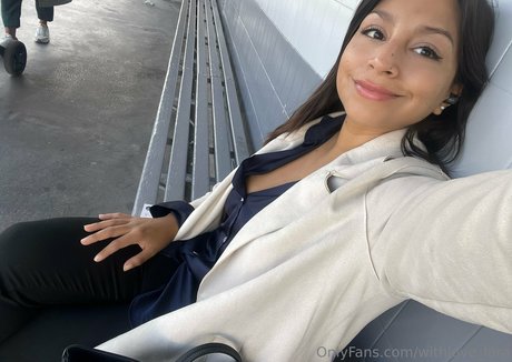 Foto desnuda filtrada de OnlyFans de Withlovelara