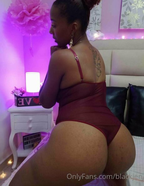 Foto desnuda filtrada de OnlyFans de Blackjen