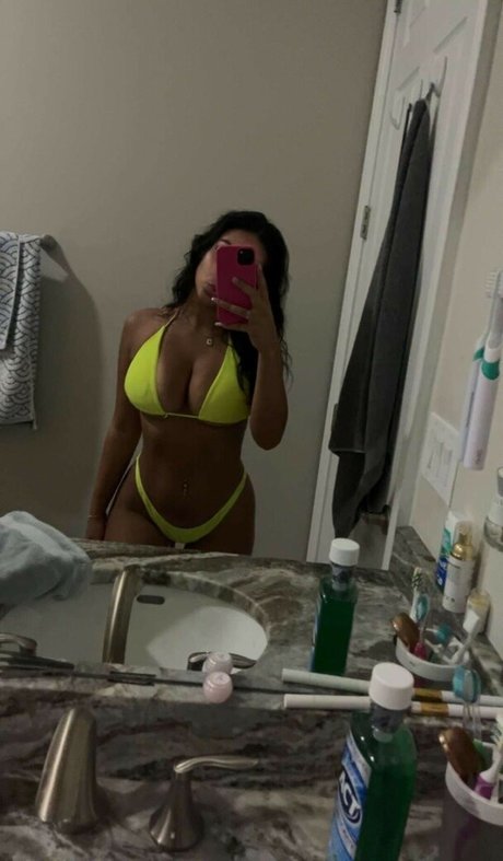 Foto desnuda filtrada de OnlyFans de Emma Petisco