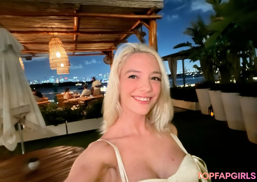 Foto desnuda filtrada de OnlyFans de Kennajamesx #195 Foto desnuda filtrada de OnlyFans de Kennajamesx #195