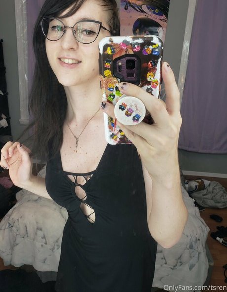 Foto desnuda filtrada de OnlyFans de Gothravemom