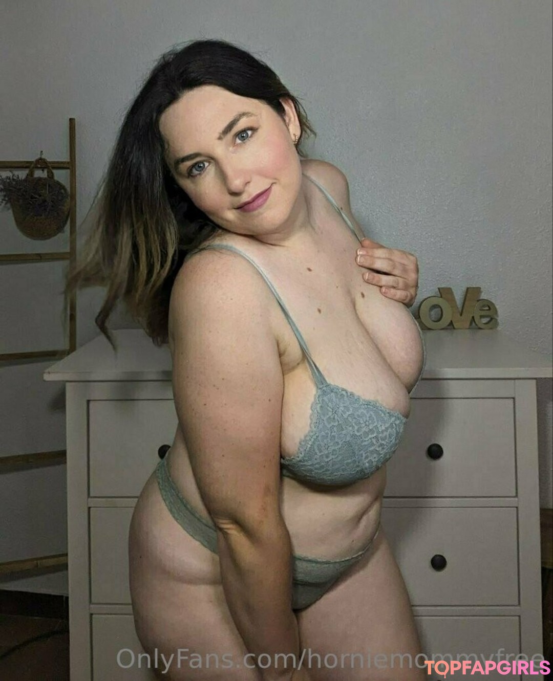 Foto desnuda filtrada de OnlyFans de Horniemommyfree #664 Foto desnuda filtrada de OnlyFans de Horniemommyfree #664