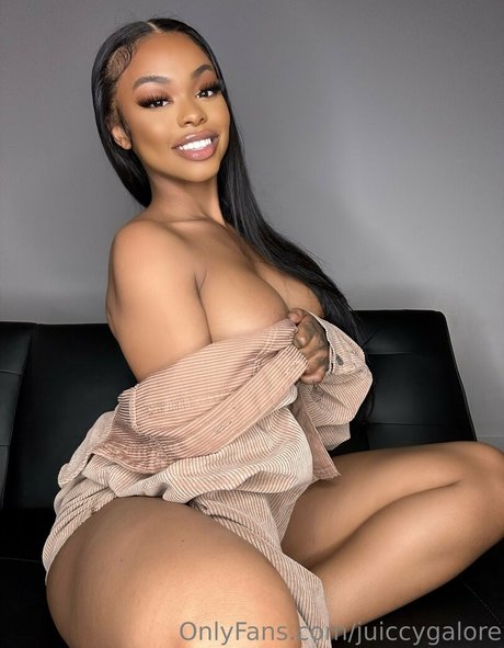 Foto desnuda filtrada de OnlyFans de Juiccygalore