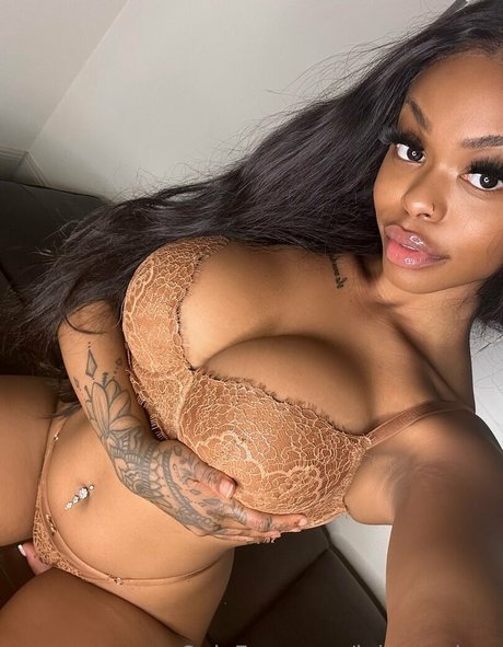 Foto desnuda filtrada de OnlyFans de Juiccygalore