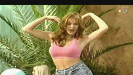 Nikki Cox