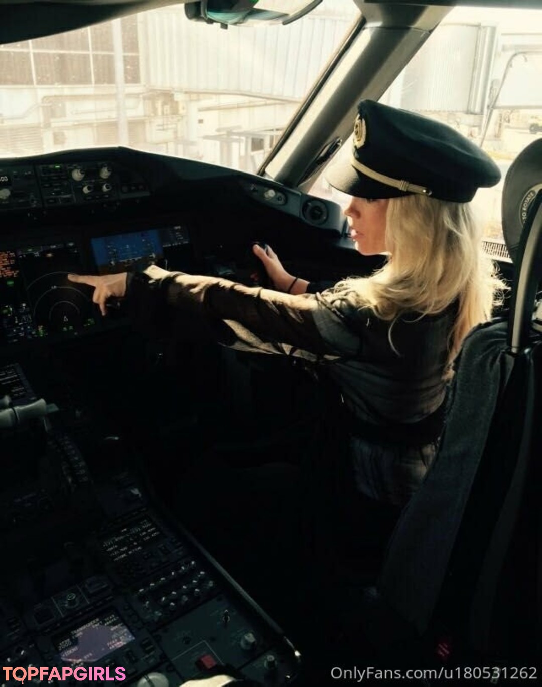 Foto desnuda filtrada de OnlyFans de Britishbethany #4 Foto desnuda filtrada de OnlyFans de Britishbethany #4