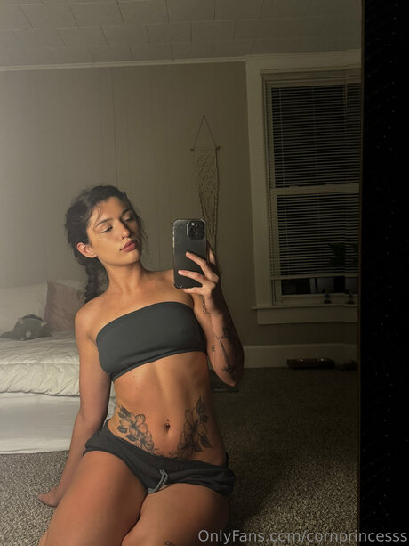 Foto desnuda filtrada de OnlyFans de Cornprxncess