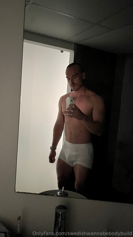 Foto desnuda filtrada de OnlyFans de Swedishwannabebodybuild