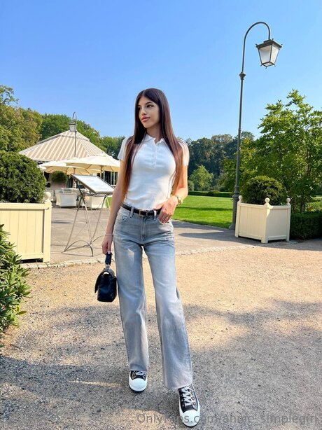 Annie Simplegirl
