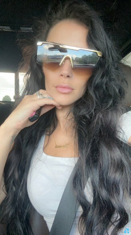 Sassylittleleo