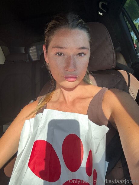 Foto desnuda filtrada de OnlyFans de Kaylaazjones