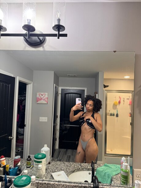 Foto desnuda filtrada de OnlyFans de Luh Liyahh