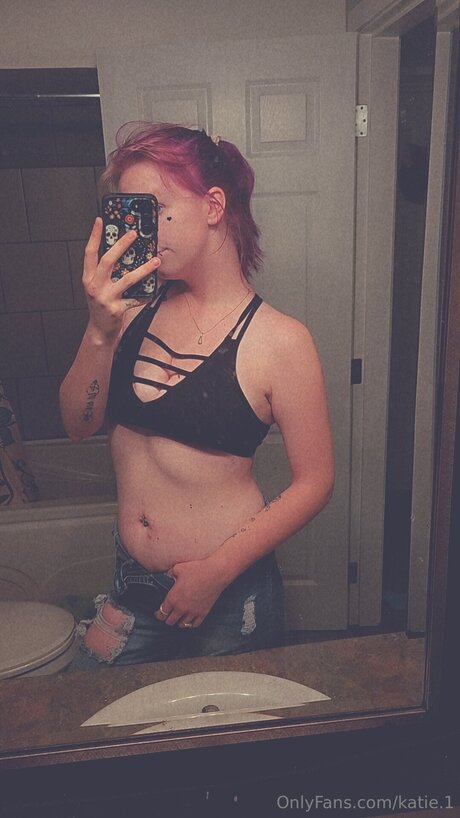 Foto desnuda filtrada de OnlyFans de Katie 1